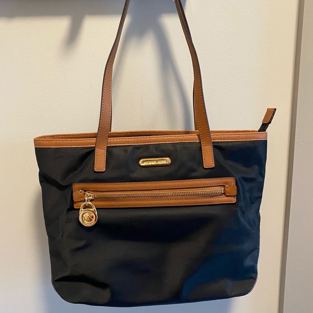 MICHAEL KORS • “Kempton” black and brown tote bag